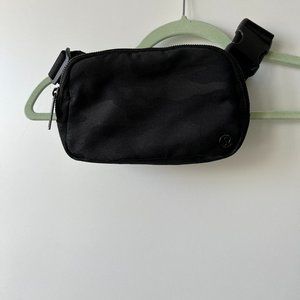 lululemon everywhere belt bag